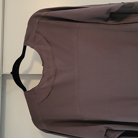 NWT Easel exposed hem top, gray, size medium - Picture 5 of 5